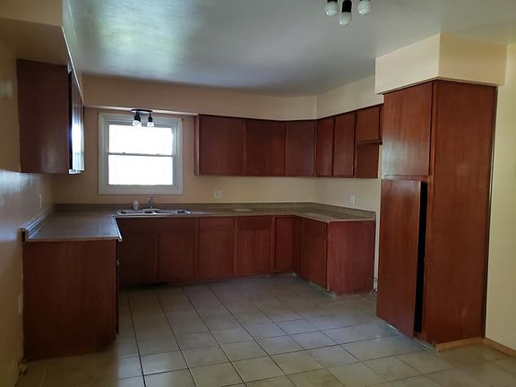 3rd image of 3204 La Salle Ave