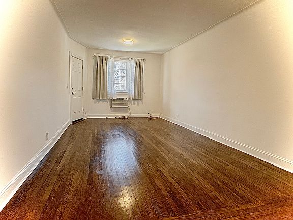 5th image of 12 Hodges Pl Floor 1