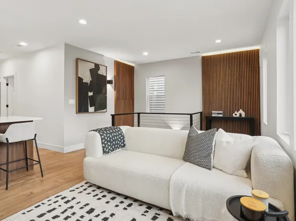 723 N Willard Ct, Chicago, IL