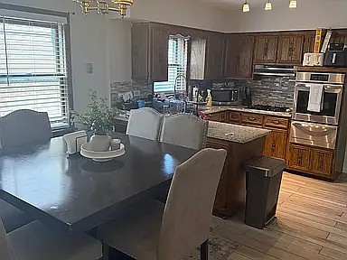 3 bed, 1250 sqft, $2,150 — Photo 4