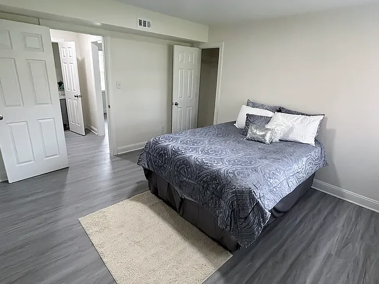 Westhills Square Apartments — Photo 7