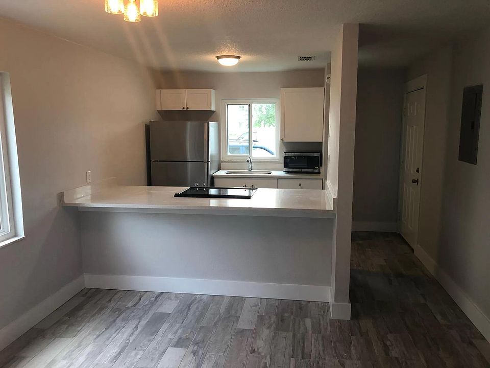 1st image of 116 Cory Ln #116