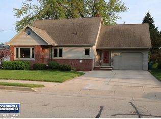 115 Elm St, Combined Locks, WI 54113