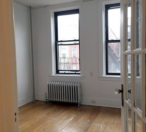 4th image of 3137 33rd St APT 2R