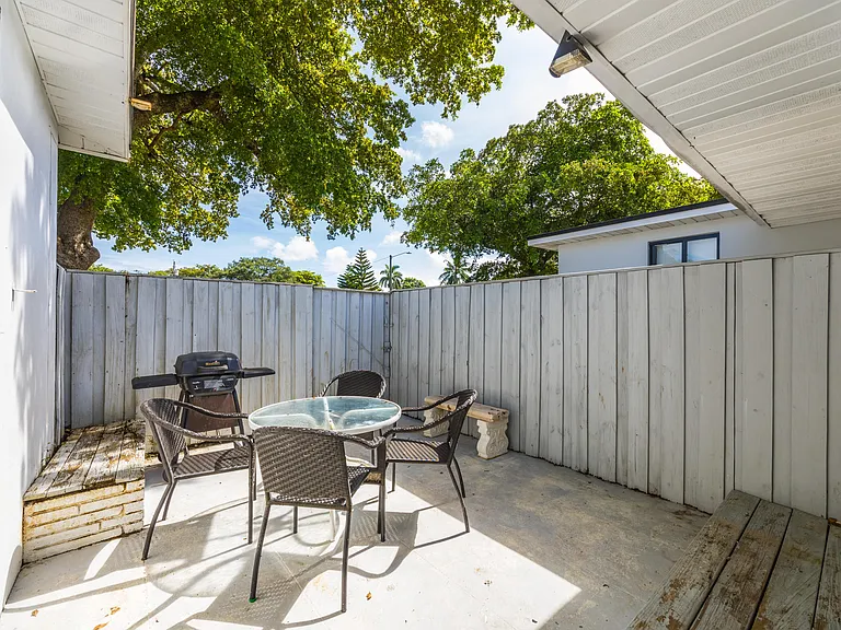 1625 Cleveland St — Photo 8