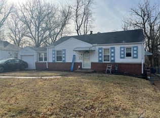 910 Disco Dr, Saint Louis, MO 63135