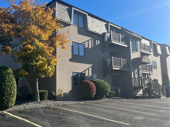 36 Village Ct, West Warwick, RI 02893