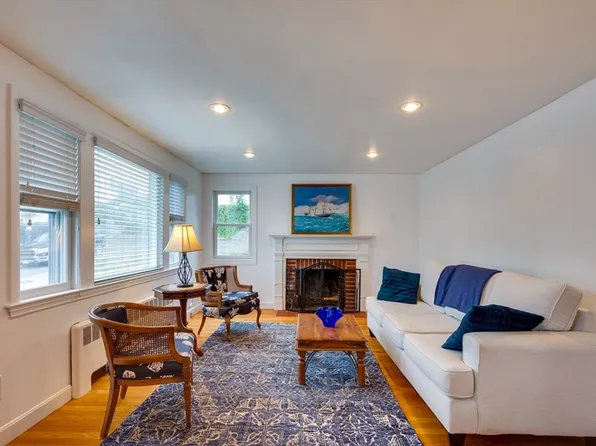 14 Hill St, Needham, MA 02494