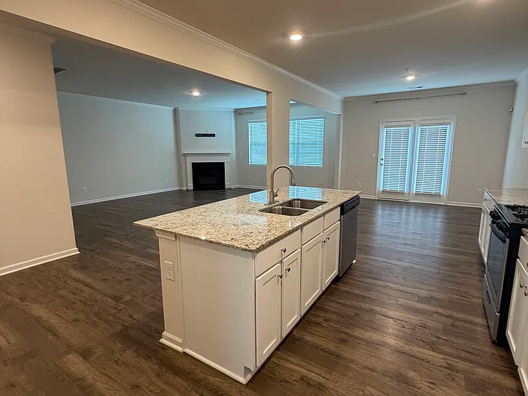2713 Piper Dr — Photo 2