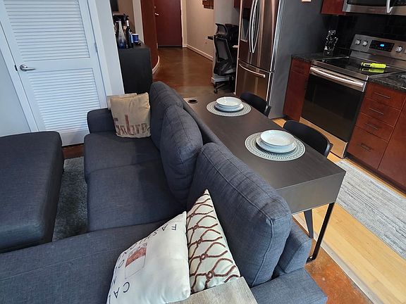 5th image of 301 Demonbreun St Unit 908