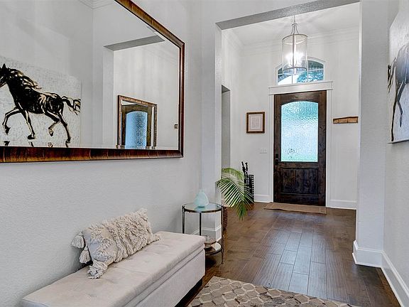 5th image of 813 La Vista Dr