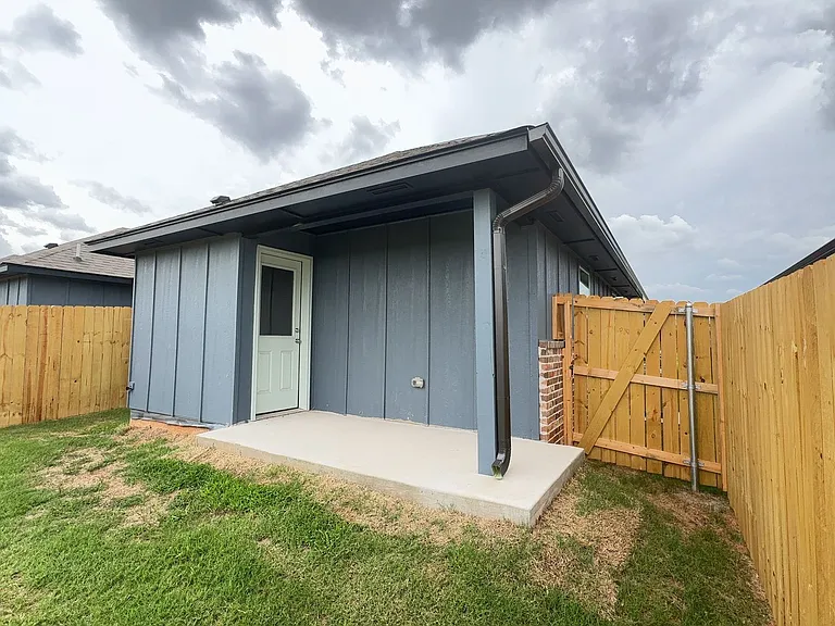 11510 University Dr — Photo 21