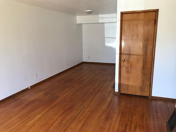 3rd image of 10653 Dunkeld Cir