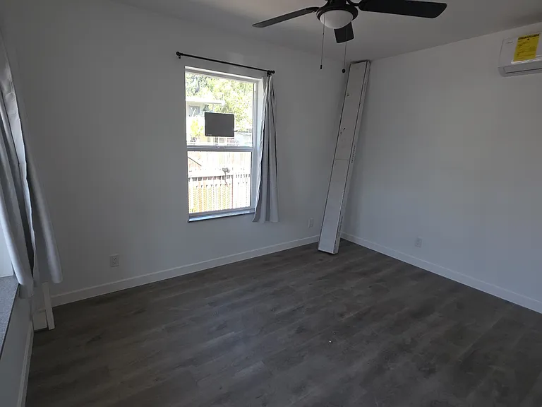 402 E Pine St — Photo 12
