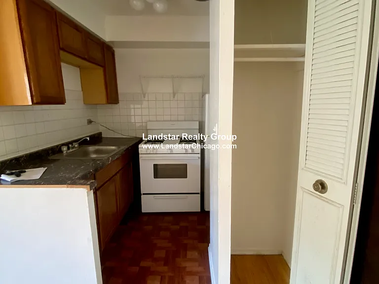 6830 N Sheridan Rd #563 — Photo 3