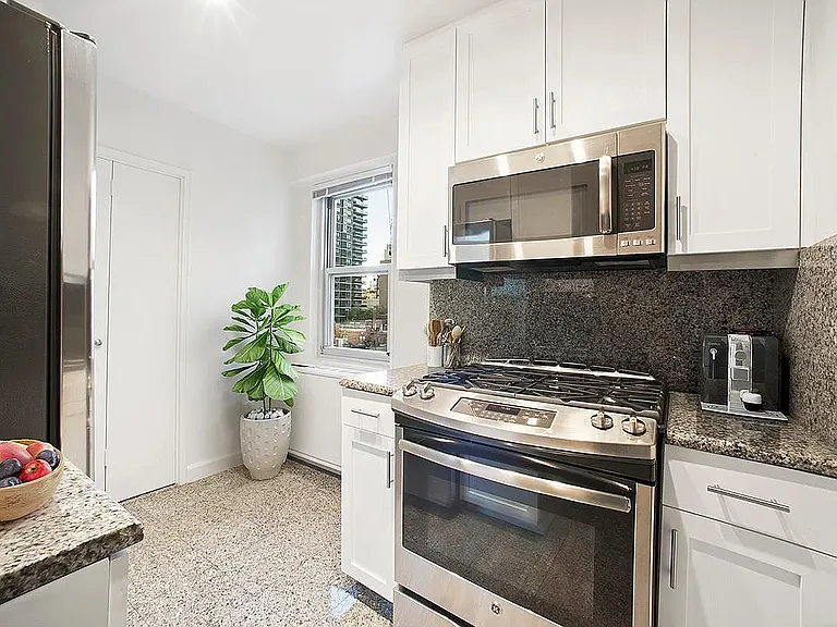1385 York Ave #20H — Photo 3