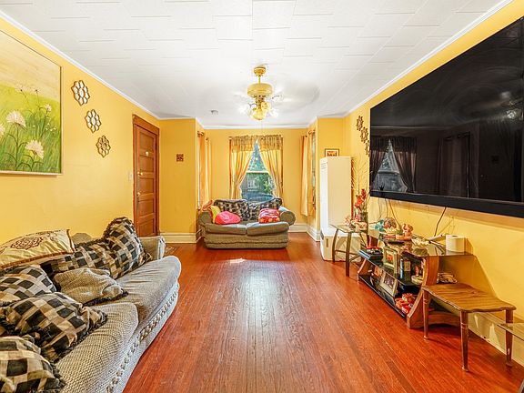 4th image of 1826 N Keeler Ave