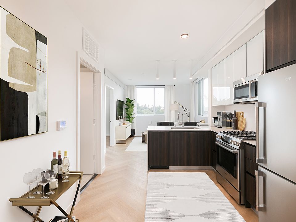 1st image of 5570 Melrose Ave #402