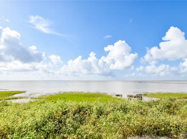 2415 1st St, Bayside, TX 78340