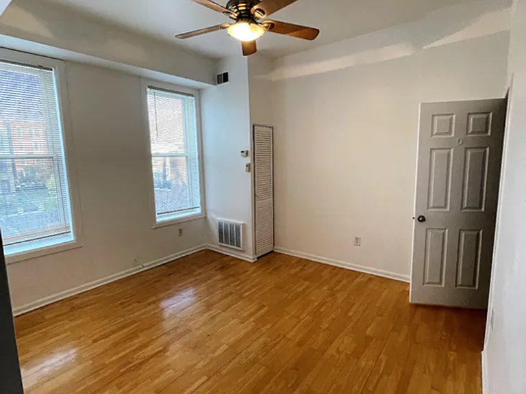 1332 W Erie St #2R — Photo 9