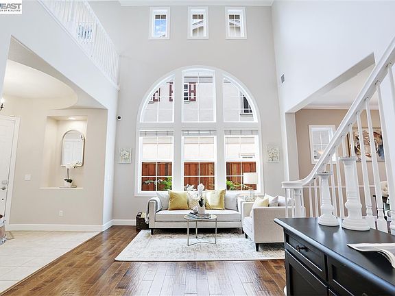 3rd image of 4899 Landmark Way