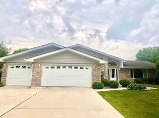 10121 Lancaster Dr, Mokena, IL 60448