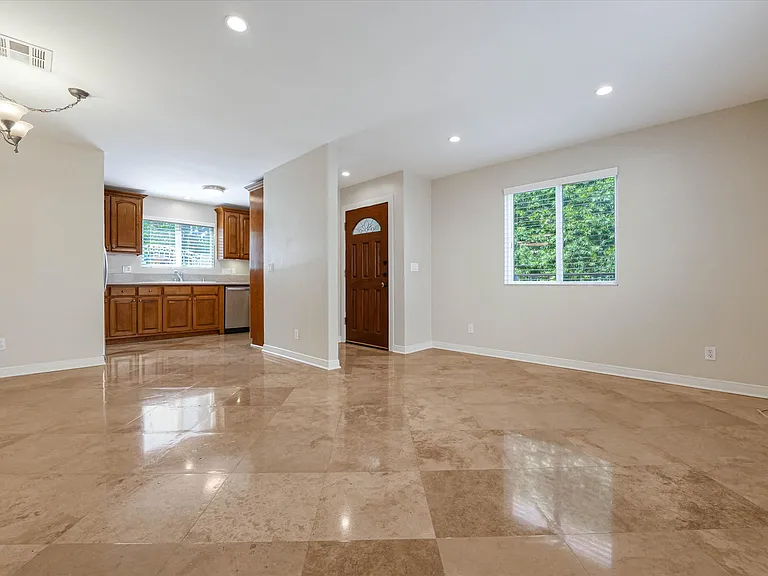 3424 Bellevue Ave — Photo 10
