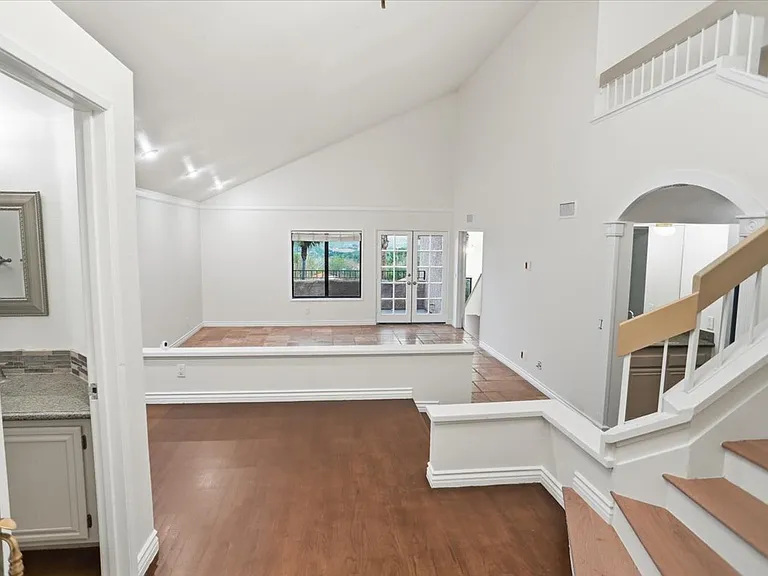24124 Mentry Dr — Photo 3