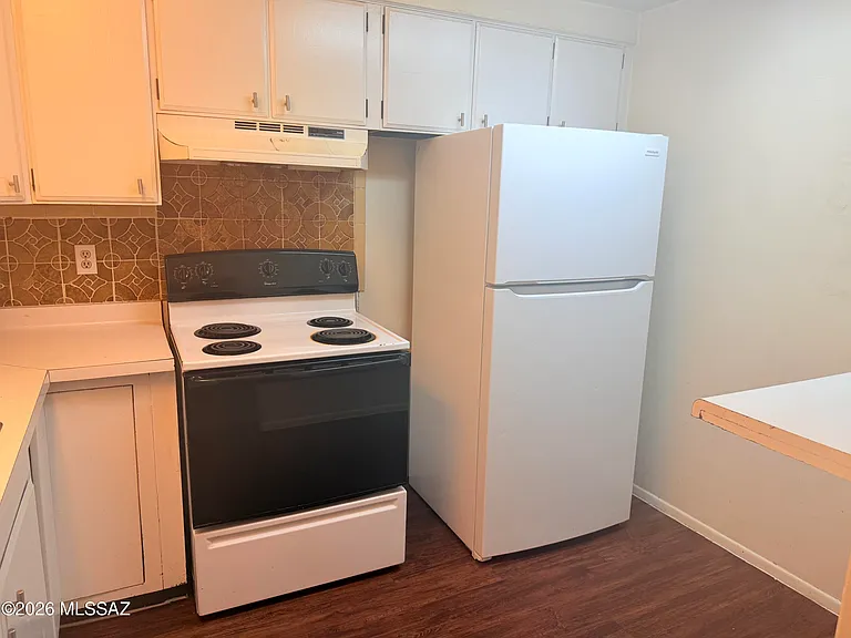 1244 S Camino Seco — Photo 25