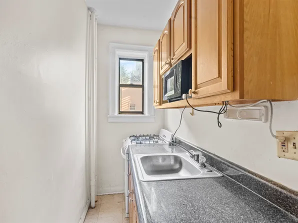 821 Bergen Avenue image 5 of 13