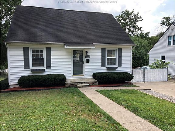 2nd image of 1301 Woodland Dr