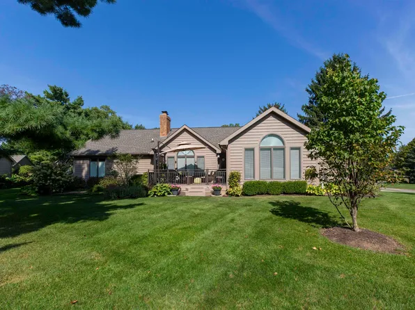 51158 Huntington Ln, Granger, IN 46530