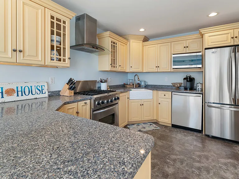 15 Beechwood Ave — Photo 11