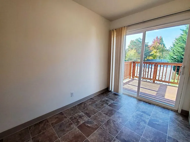 Kristin Apartments — Photo 10
