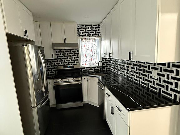 5th image of 5041 Jefferson Ave Floor 2