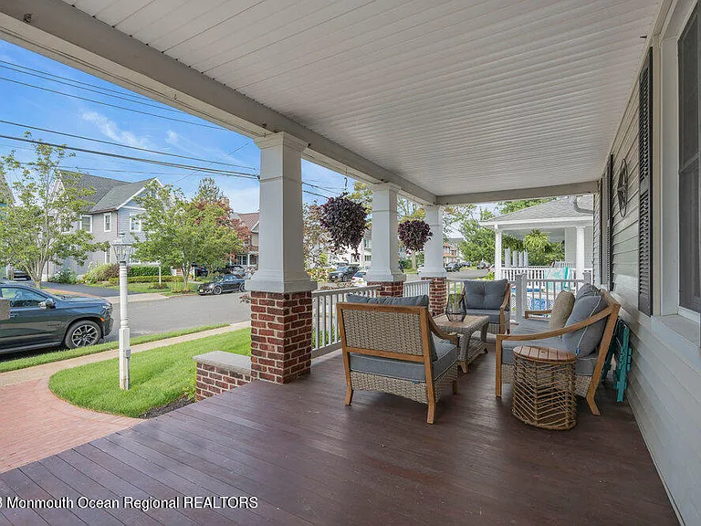 64 Curtis Ave — Photo 2