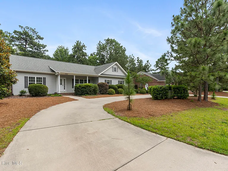 1350 Monticello Dr — Photo 2