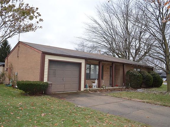 3rd image of 1399 Georgina Dr