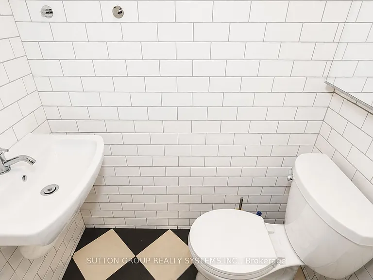 616 Rogers Rd — Photo 6