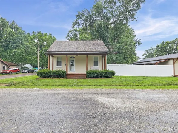 500 W Oak St, Millstadt, IL 62260