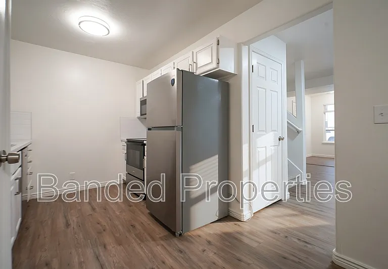 325 E Mill St S #3 — Photo 12