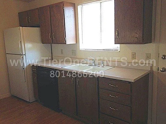 619 Angie Cir — Photo 4