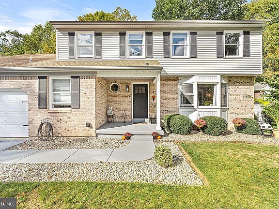 3rd image of 496 Greenwood Dr