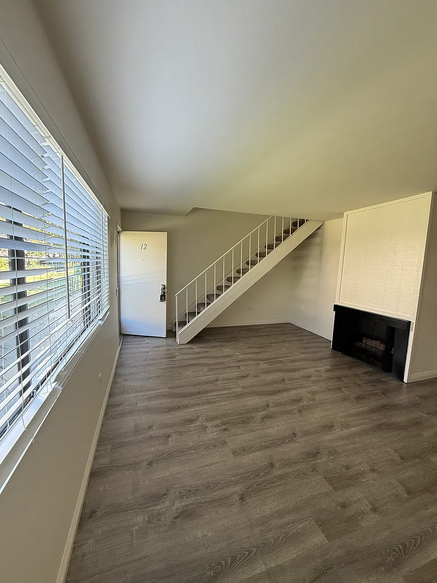 Building Photo - 16885 Lynn Ln #12