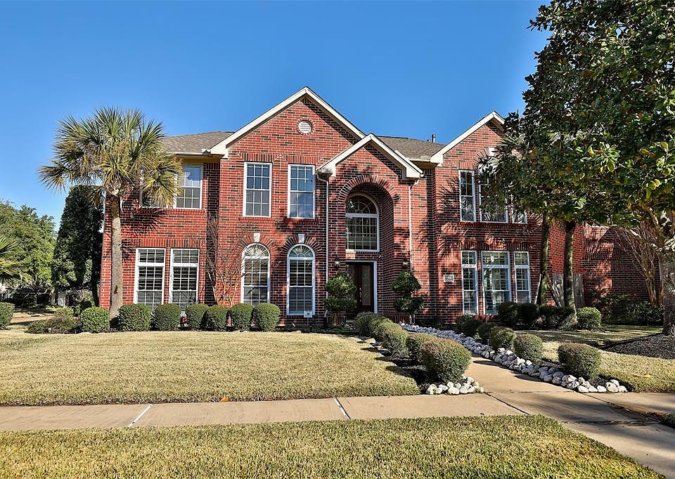 Impeccably Maintained, Carpet-Free 2-Story David Weekley Home in Upscale Neighborhood of Woodwind Lakes. Soundproof DOUBLE-PANE WINDOWS Throughout. NEVER FLOODED!