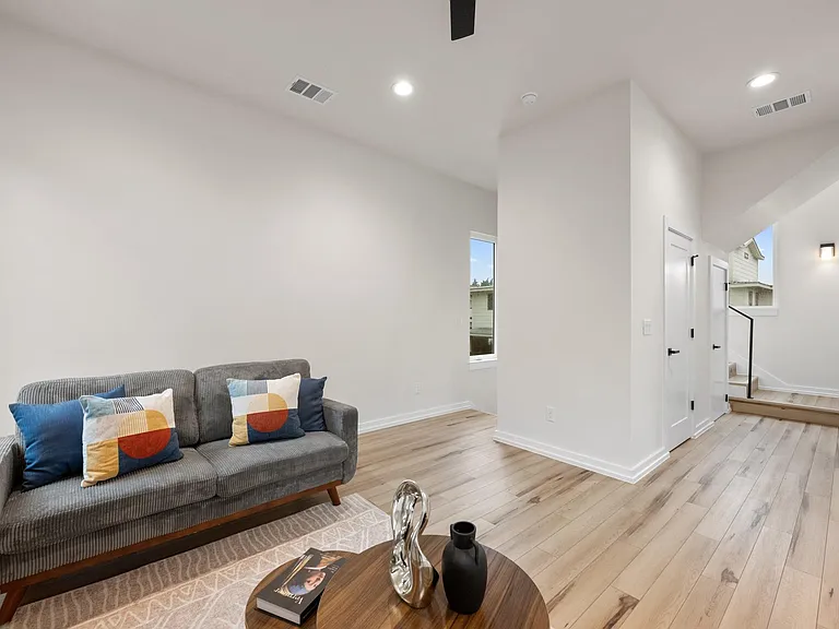 2309 Montopolis Dr #7 — Photo 5