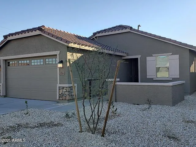 3 bed, 2.0 bath, 1392 sqft, $1,999 — Photo 4