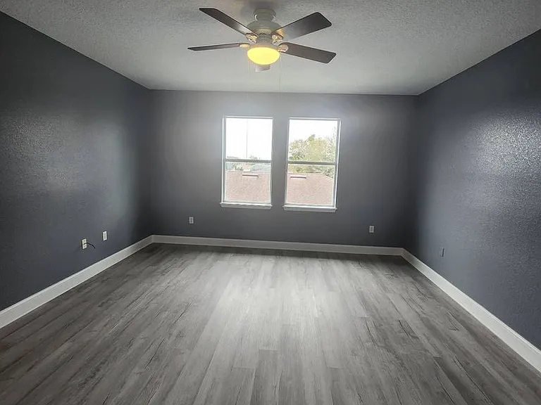 328 Dundee Dr — Photo 8