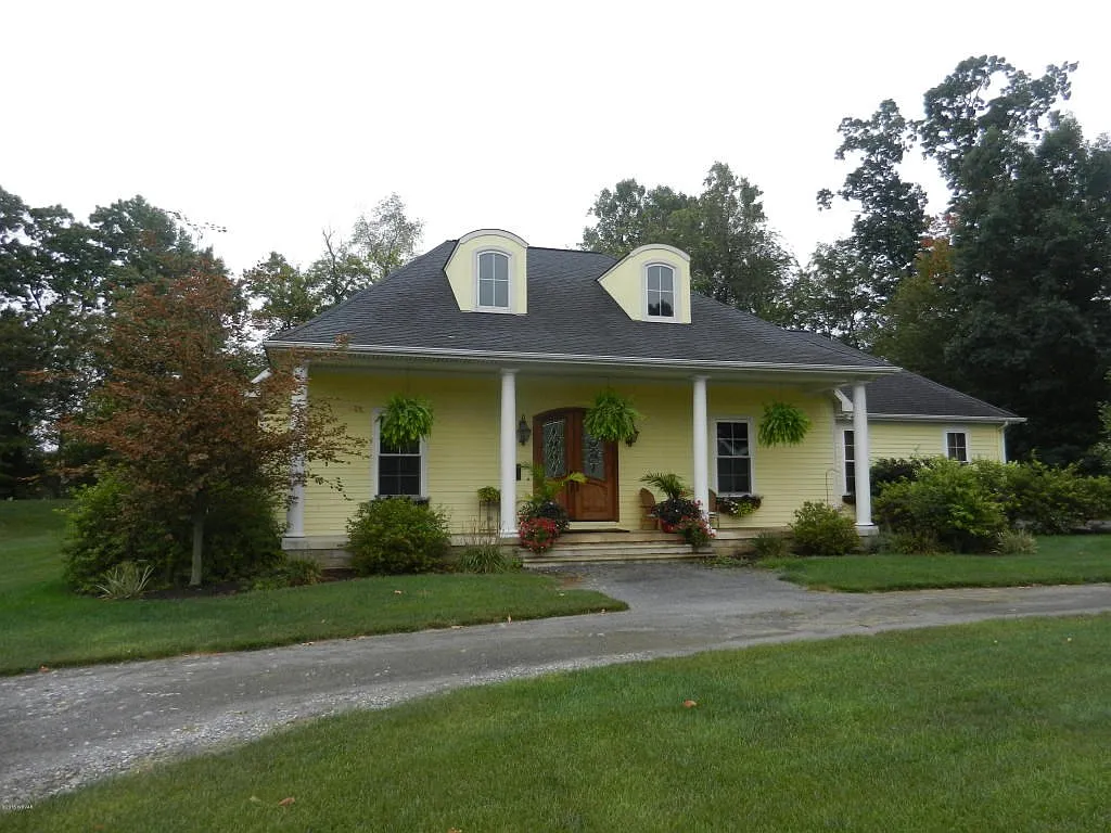 464 Hillside Dr photo 1