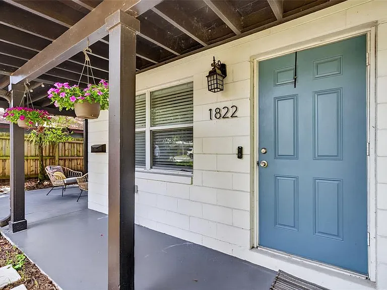 1822 Canton St — Photo 4